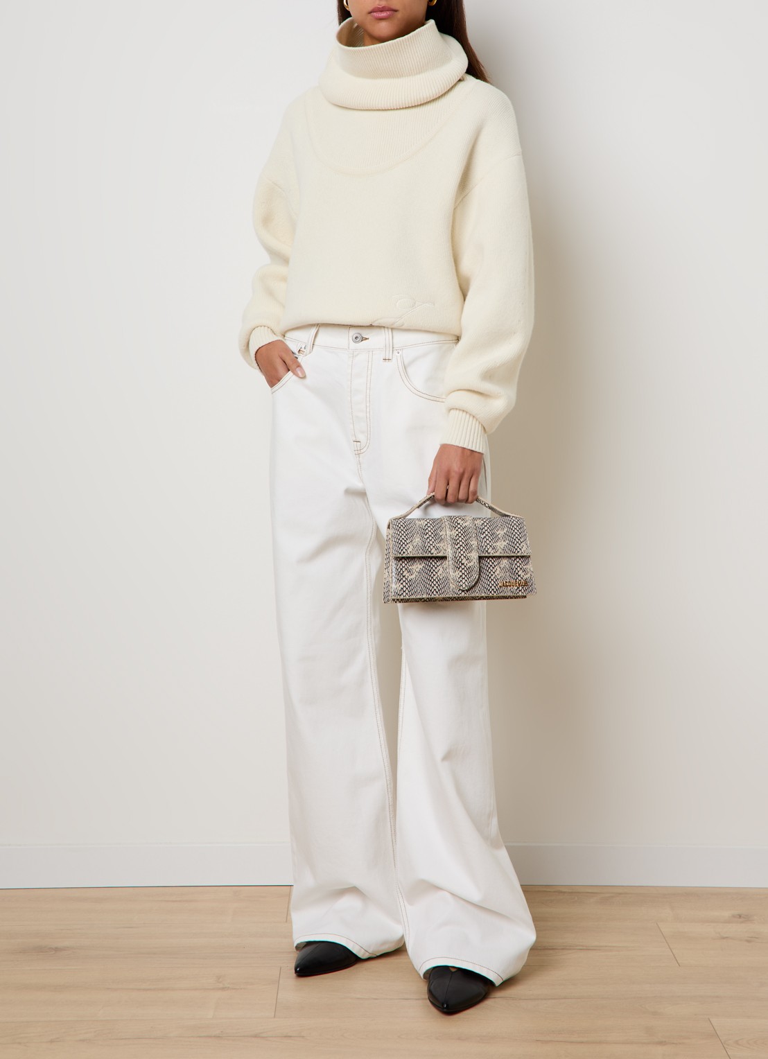 Jacquemus Le Grand Bambino handtas van leer met afneembare schouderriem en slangenstructuur - voorkant 2 beige