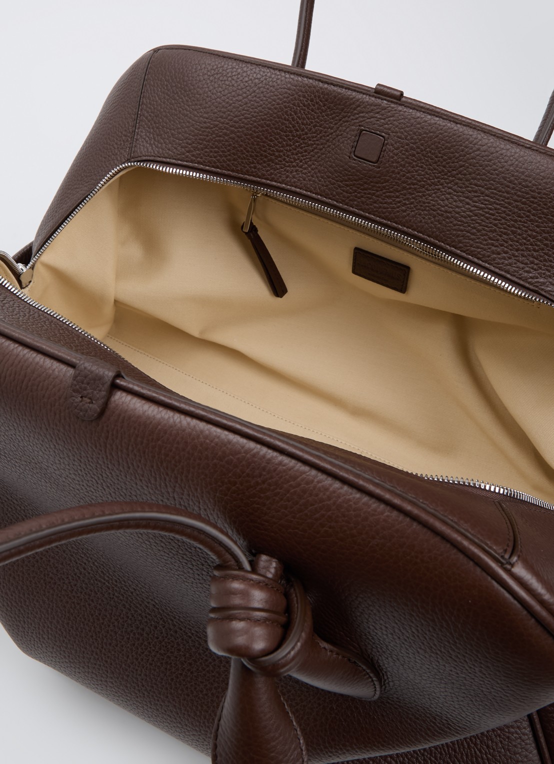 Jacquemus Le Grand Turismo schoudertas van kalfsleer - detail 2 donkerbruin