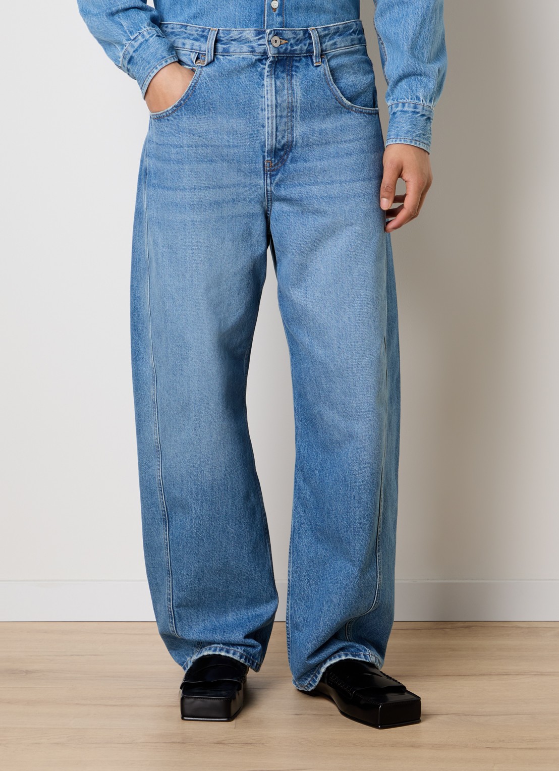 Jacquemus Le Mirada De-Nimes loose fit jeans met medium wassing - detail 4 indigo