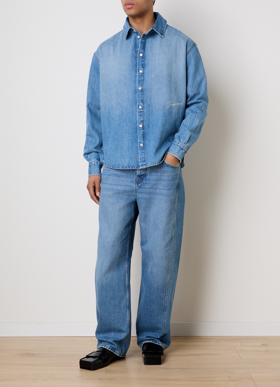 Jacquemus Le Mirada De-Nimes loose fit jeans met medium wassing - voorkant 3 indigo