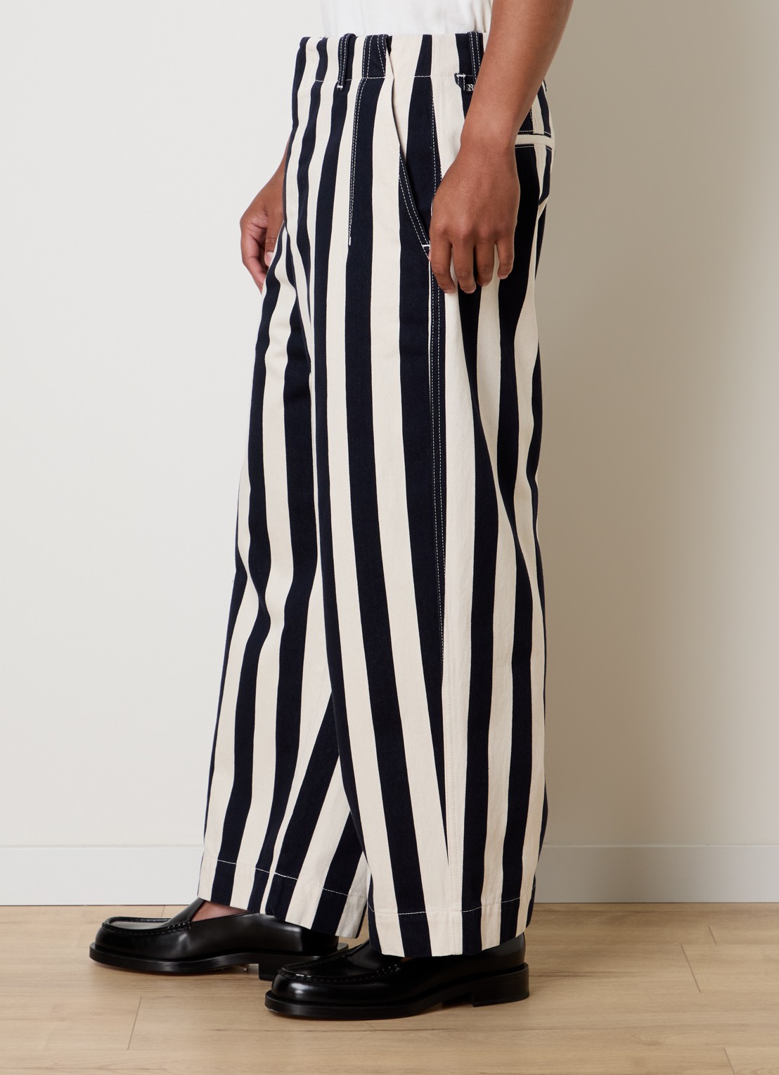 Jacquemus Le Parasol loose fit jeans met streepprint - detail 5 donkerblauw