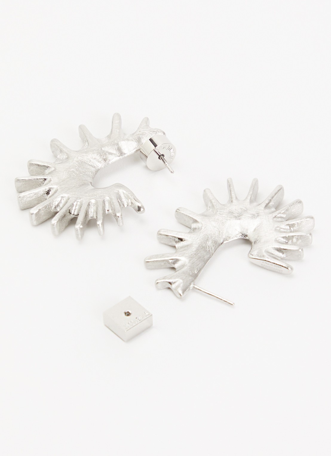 Jacquemus Les Boucles oorstekers - detail 2 zilver