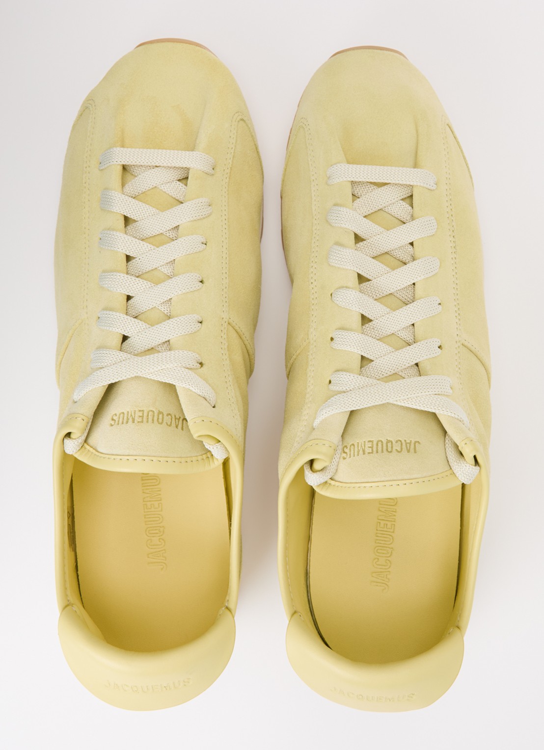 Jacquemus Les Tennis sneaker van kalfssuède - detail 2 lichtgeel