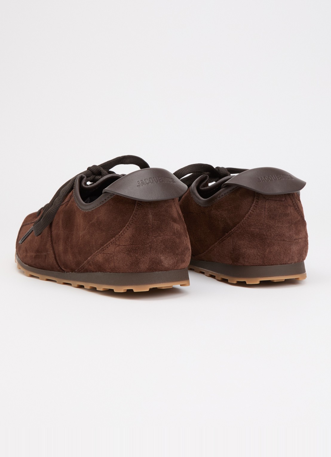 Jacquemus Les Tennis sneaker van suède met crocostructuur  - achterkant 5 hazelnootbruin