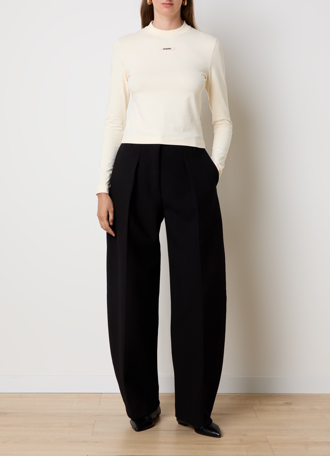 Jacquemus Longsleeve met logo - voorkant 3 beige