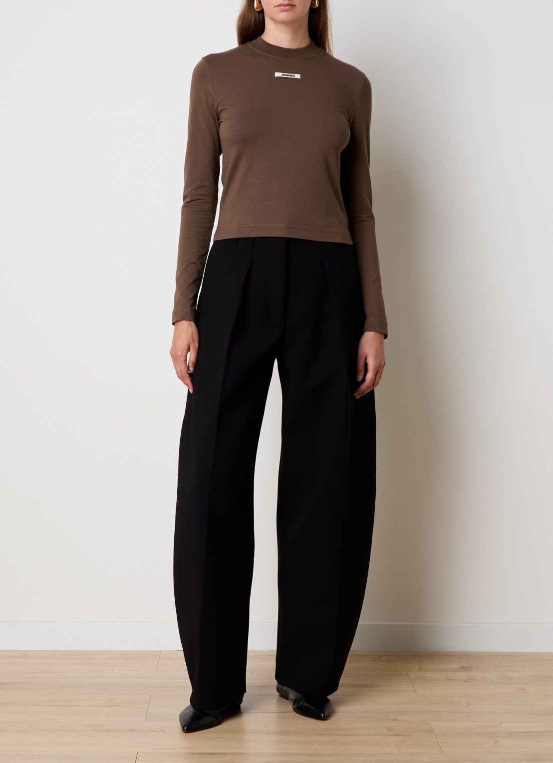 Jacquemus Longsleeve met logo - voorkant 5 donkerbruin