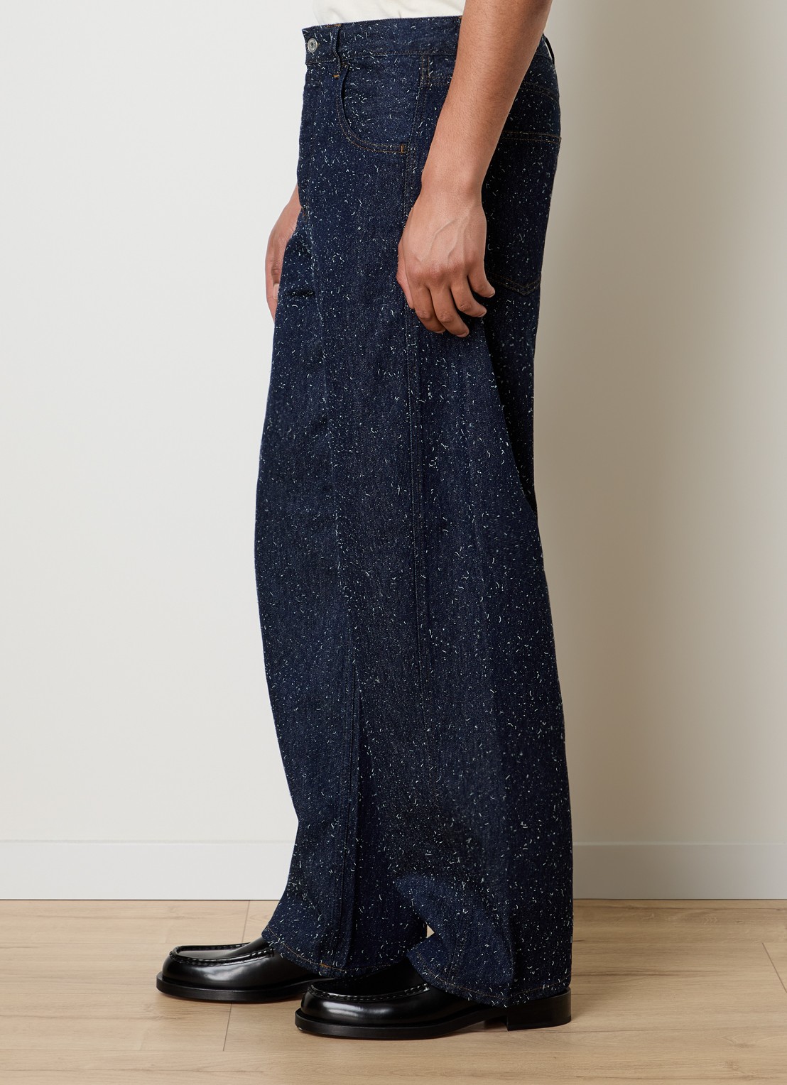 Jacquemus Loose fit jeans met donkere wassing en destroyed afwerking - detail 5 indigo