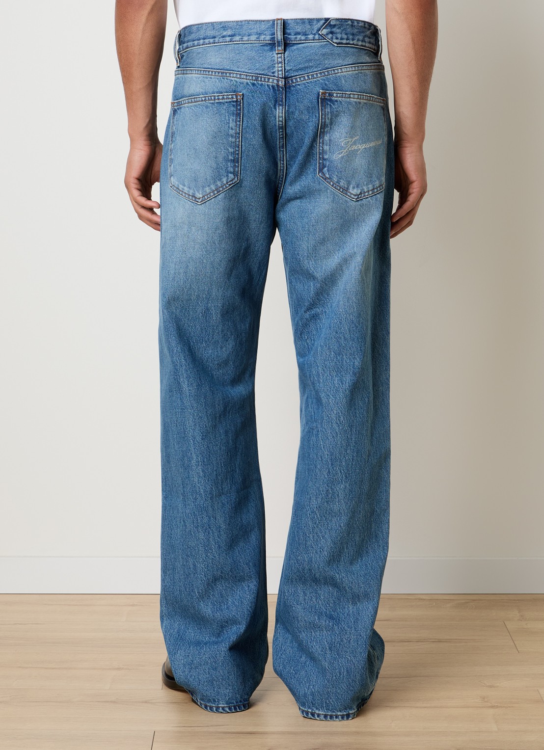 Jacquemus Loose fit jeans met medium wassing en steekzakken - achterkant indigo
