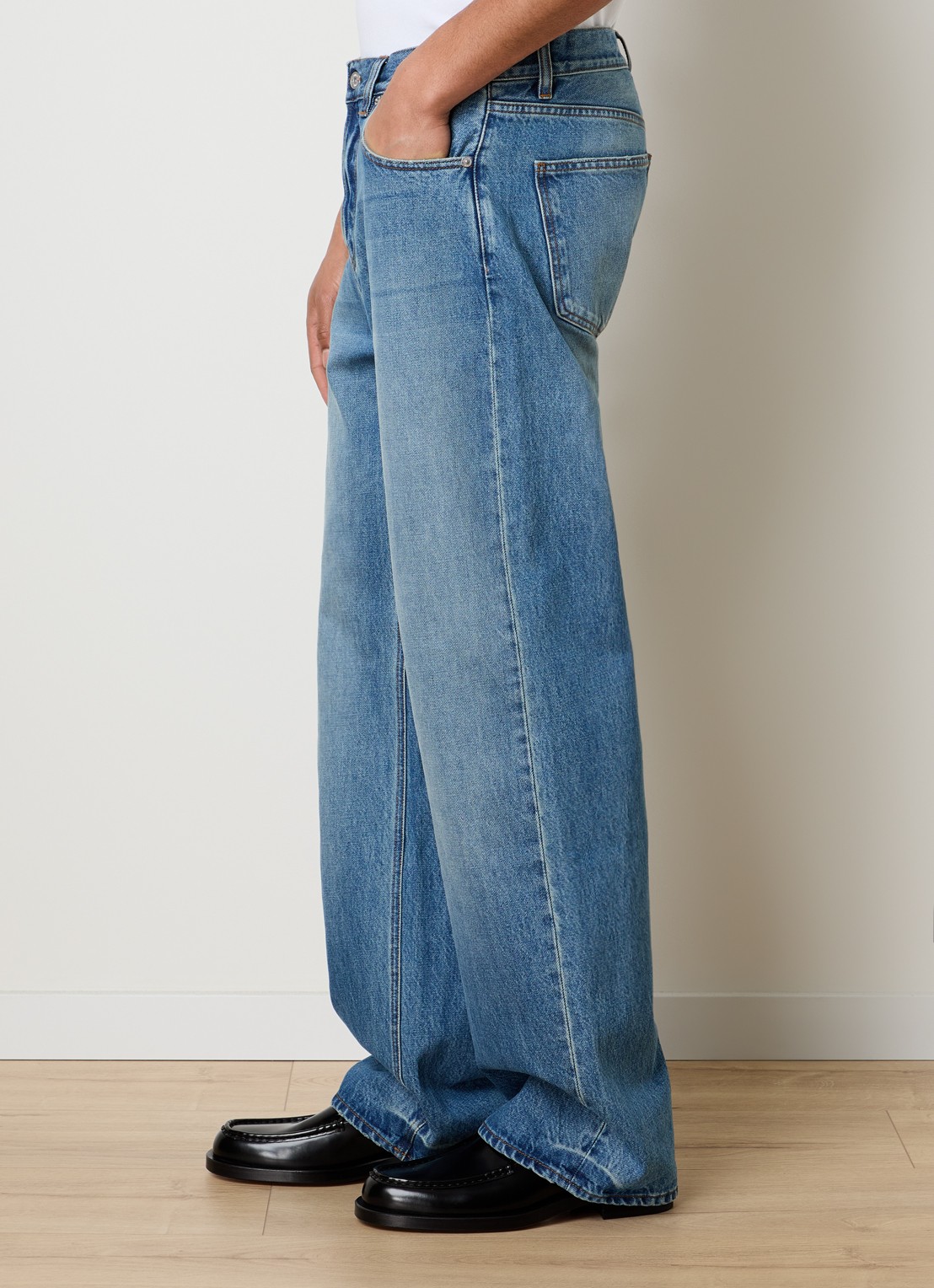 Jacquemus Loose fit jeans met medium wassing en steekzakken - detail 5 indigo