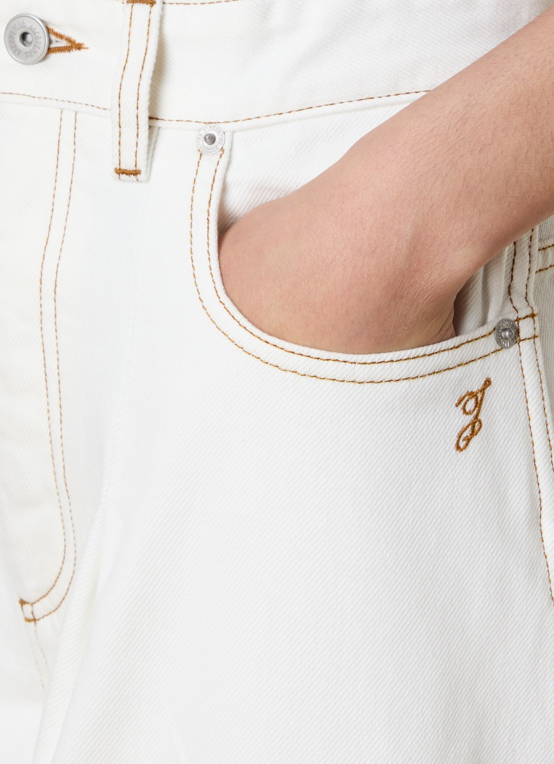 Jacquemus Oval mid waist balloon fit jeans met gekleurde wassing - detail 4 wit