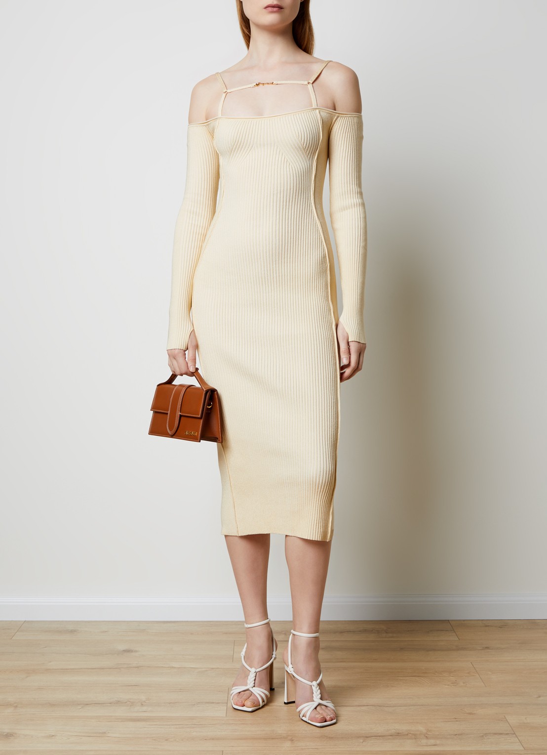 Jacquemus Sierra ribgebreide midi jurk met logo - detail 3 ivoor