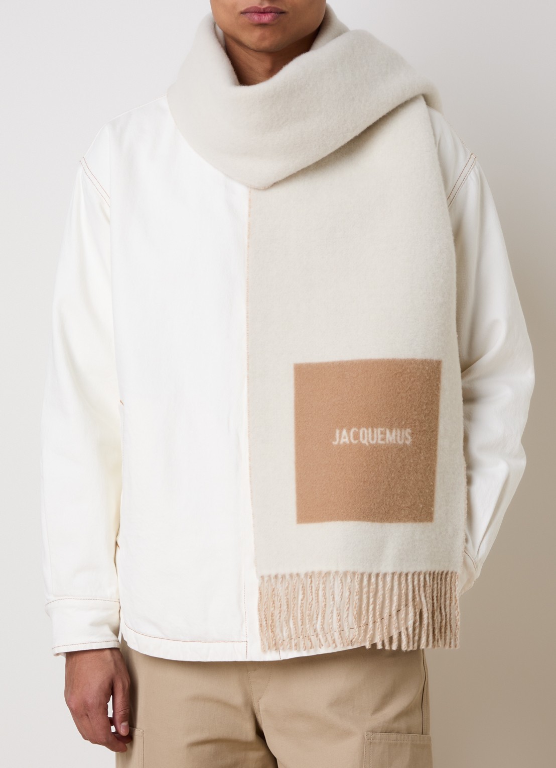 Jacquemus Sjaal van wol met logoprint 190 x 30 cm - voorkant 2 beige