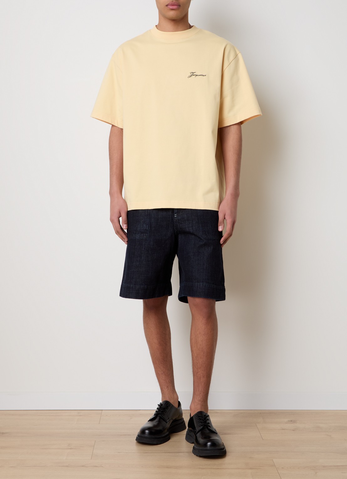 Jacquemus Straight fit korte broek van denim met donkere wassing - voorkant 2 indigo