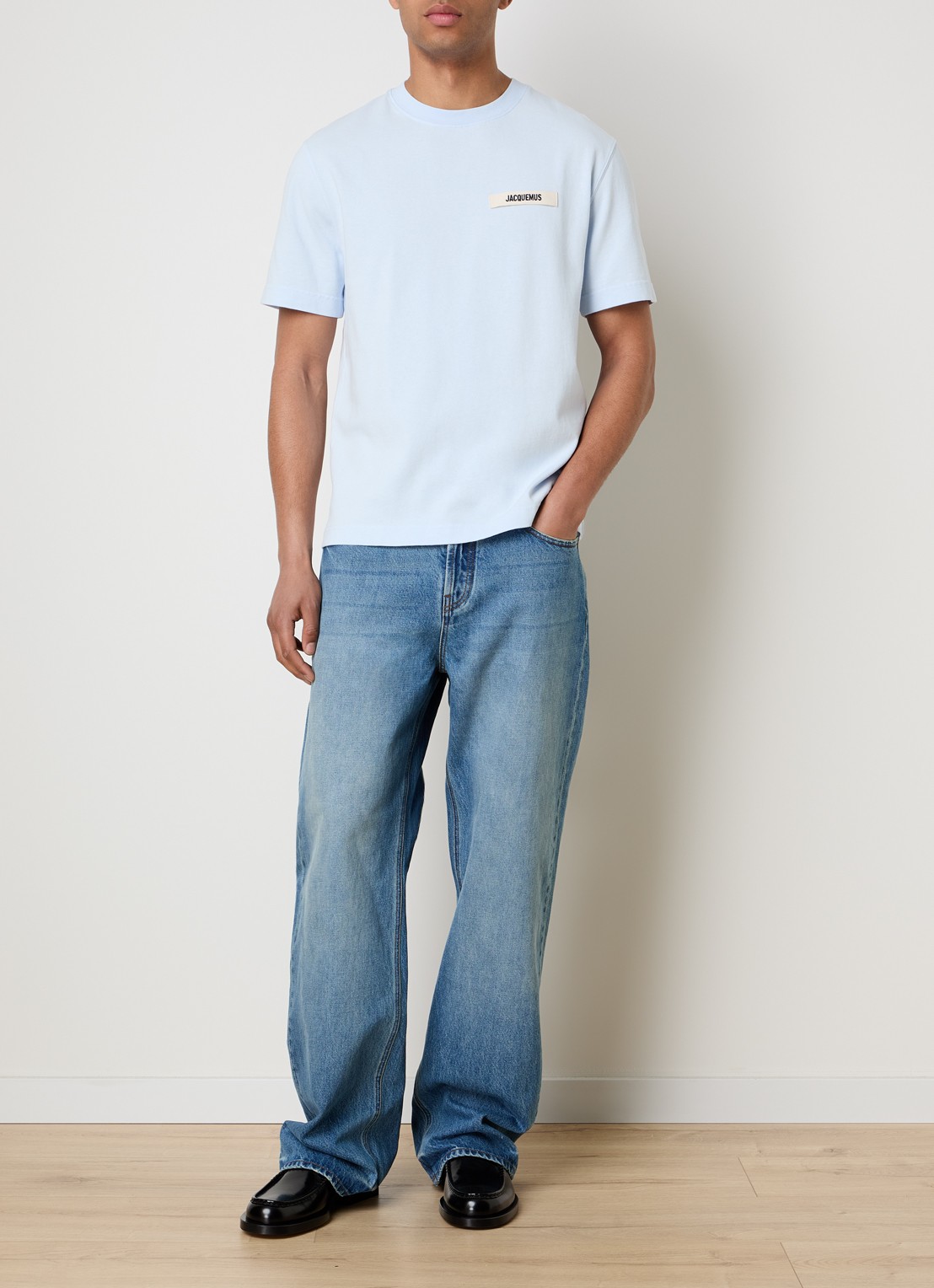 Jacquemus T-shirt met logo - voorkant 2 lichtblauw