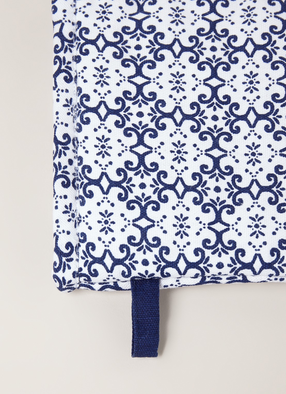 Janny van der Heijden  Tiles ovenwant  - detail 3 donkerblauw