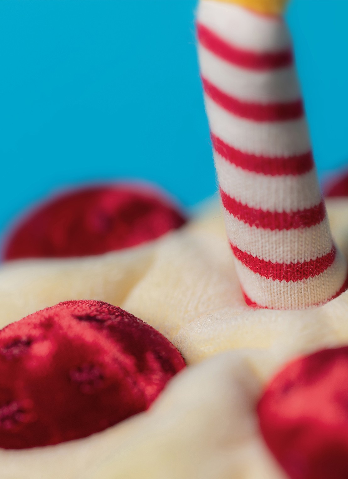 Jellycat Amuseables Birthday Cake knuffel 16 cm - detail 4 bruin
