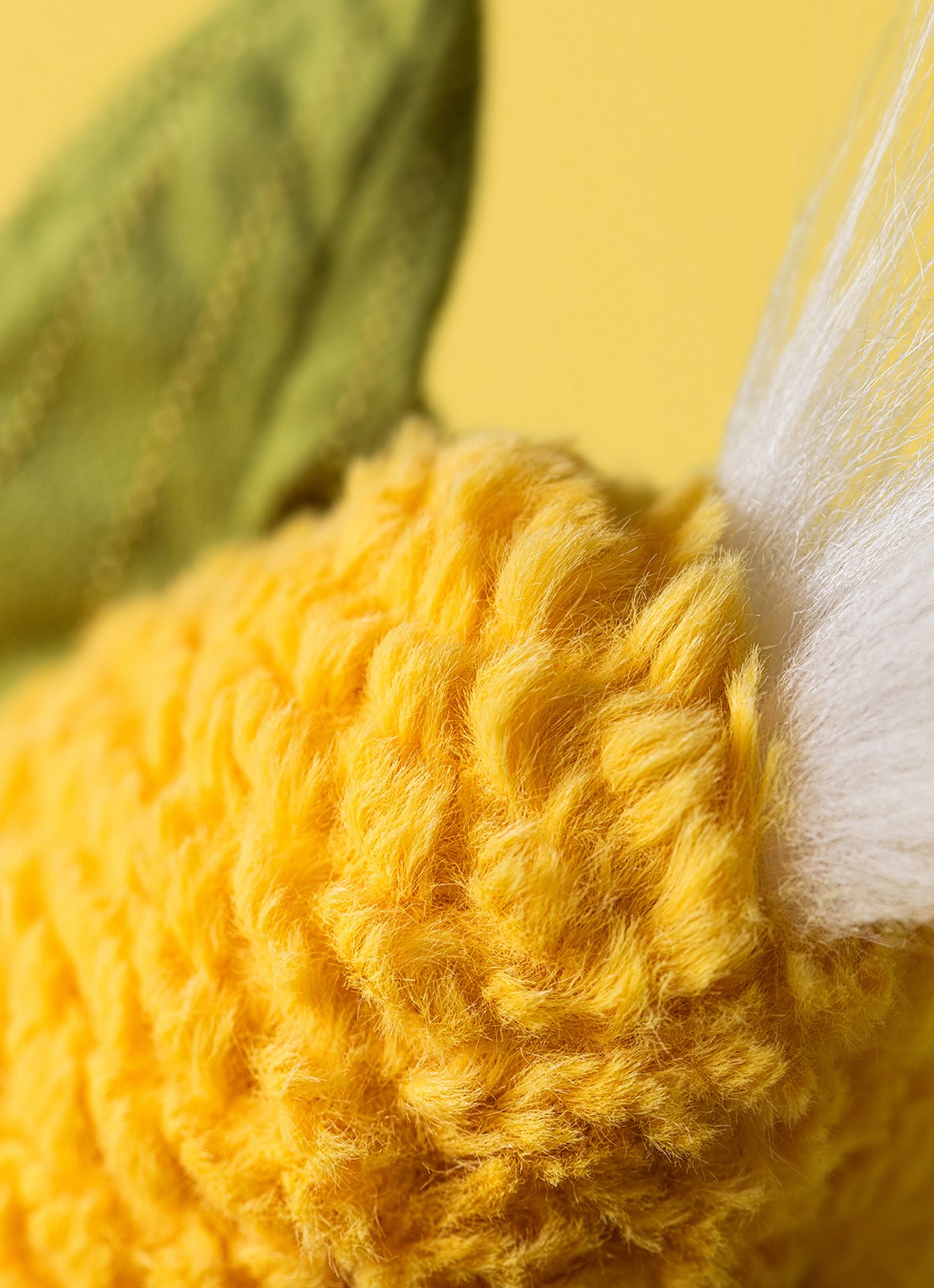 Jellycat Amuseables Sweetcorn knuffel 27 cm - detail 2 geel