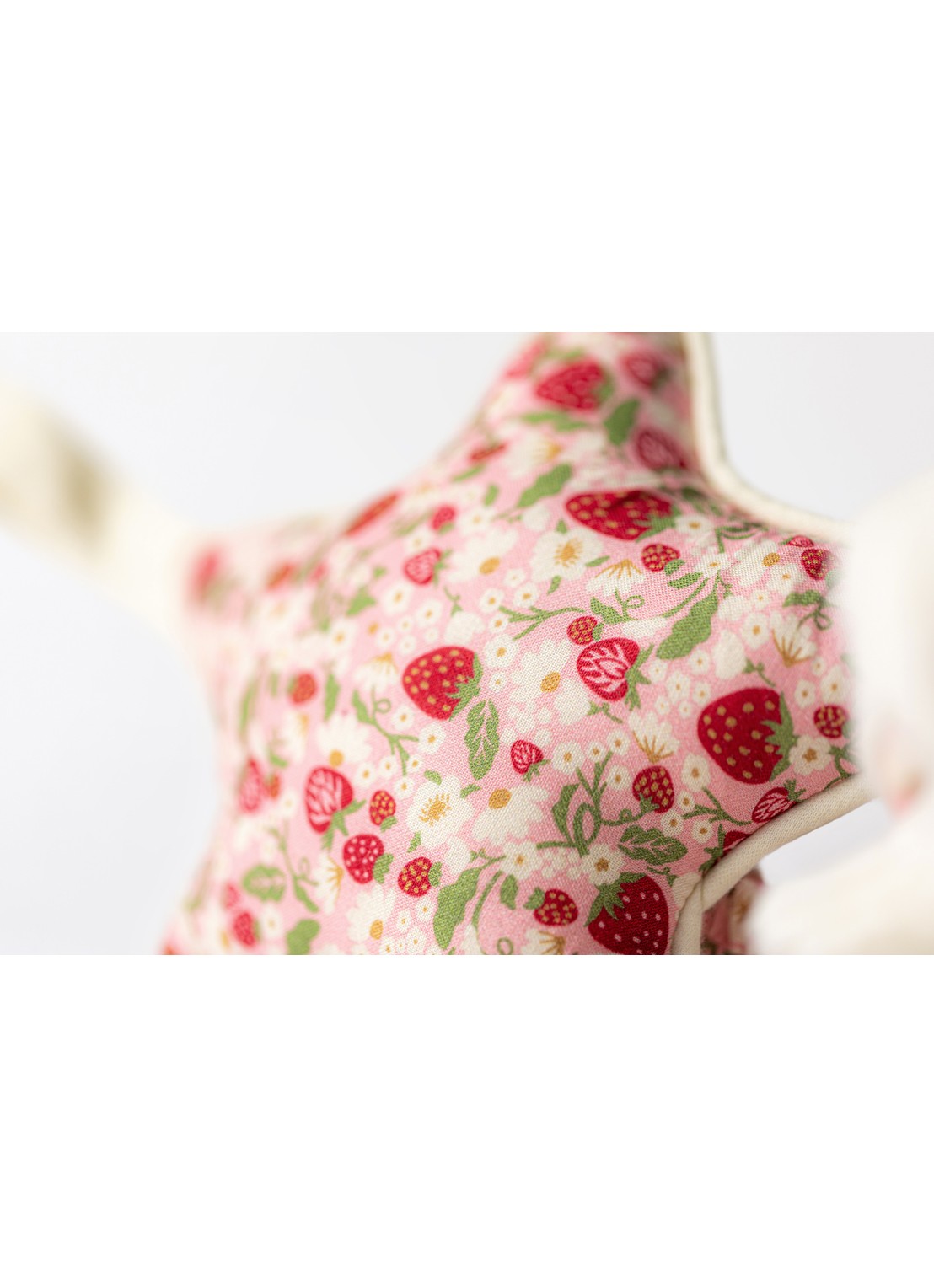 Jellycat Blossom Cream Bunny 'Berry' muziekknuffel 30 cm - detail 3 roze