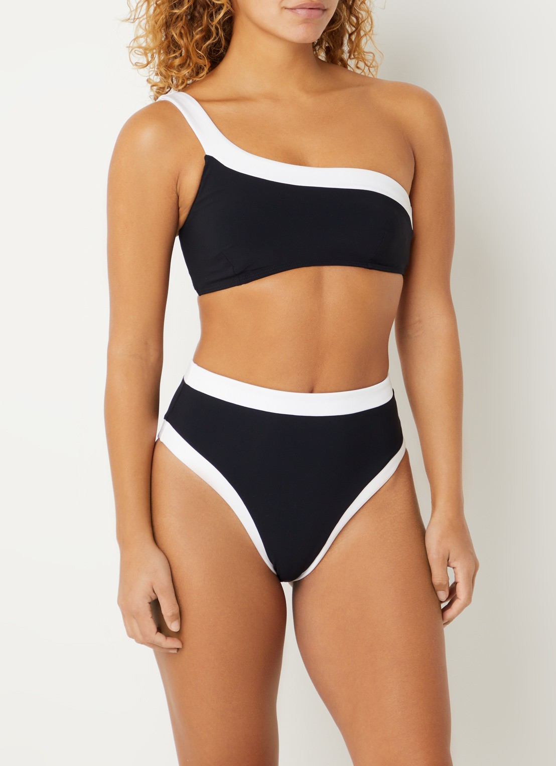 JETS Australia Jetset Eternal one shoulder bikinitop met uitneembare vulling - detail 4 zwart