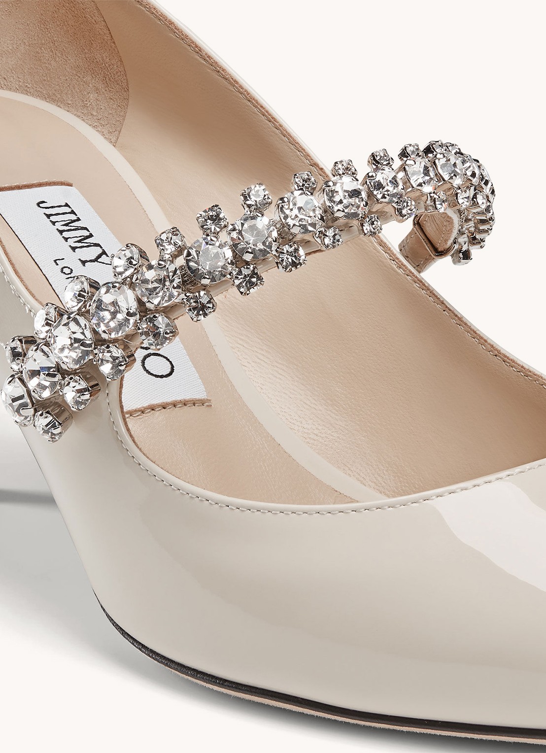 Jimmy Choo Bing 65 pump van lakleer met strass - detail 2 gebroken wit