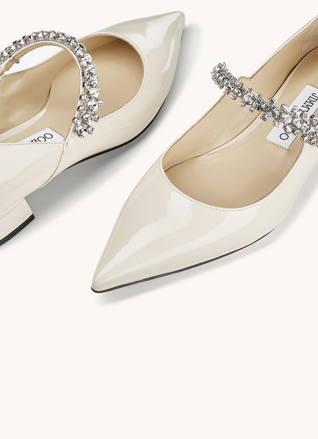 Jimmy Choo Bing pump van kalfsleer met kristal - achterkant 3 wit