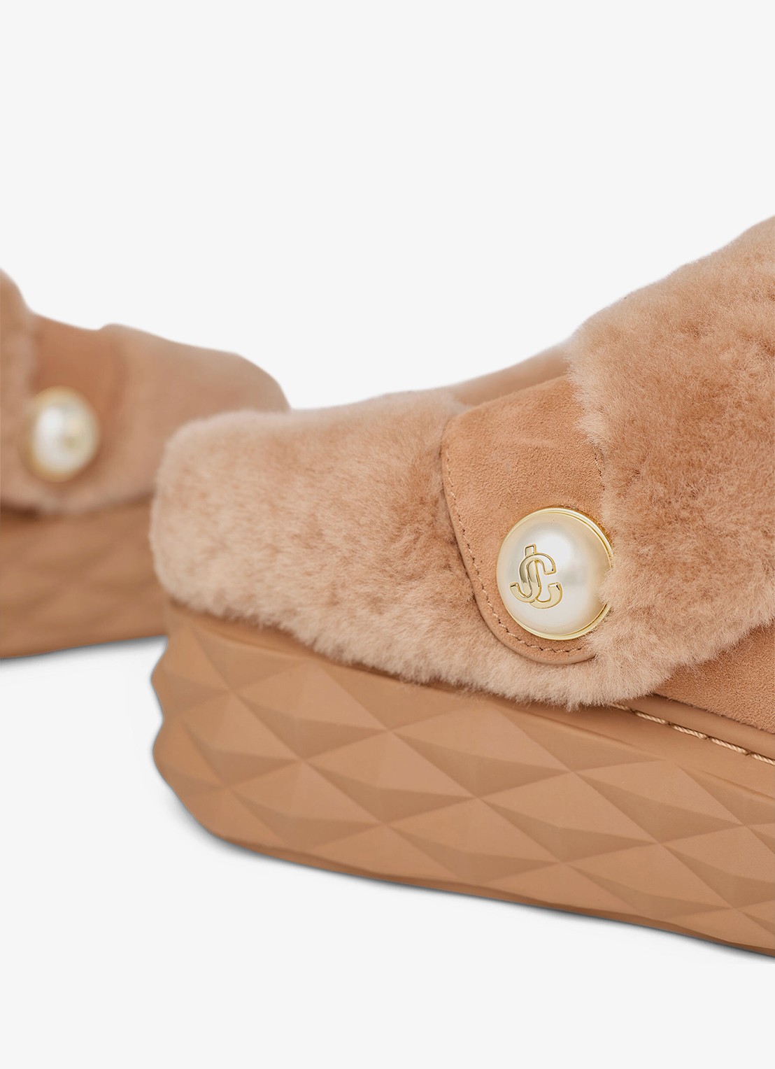 Jimmy Choo Diamond Maxi Mule/F instapper van lamssuède - detail 4 lichtbruin