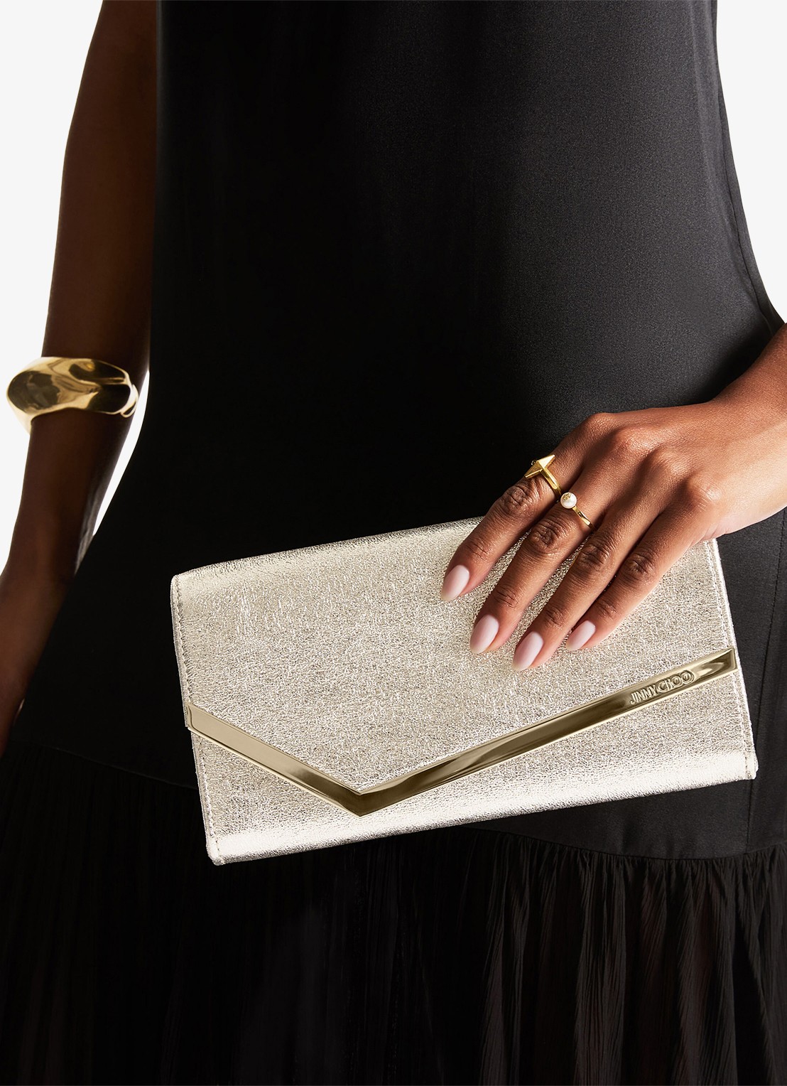 Jimmy Choo Emmie clutch van lamsleer met metallic finish en afneembare schouderriem - voorkant 3 goud