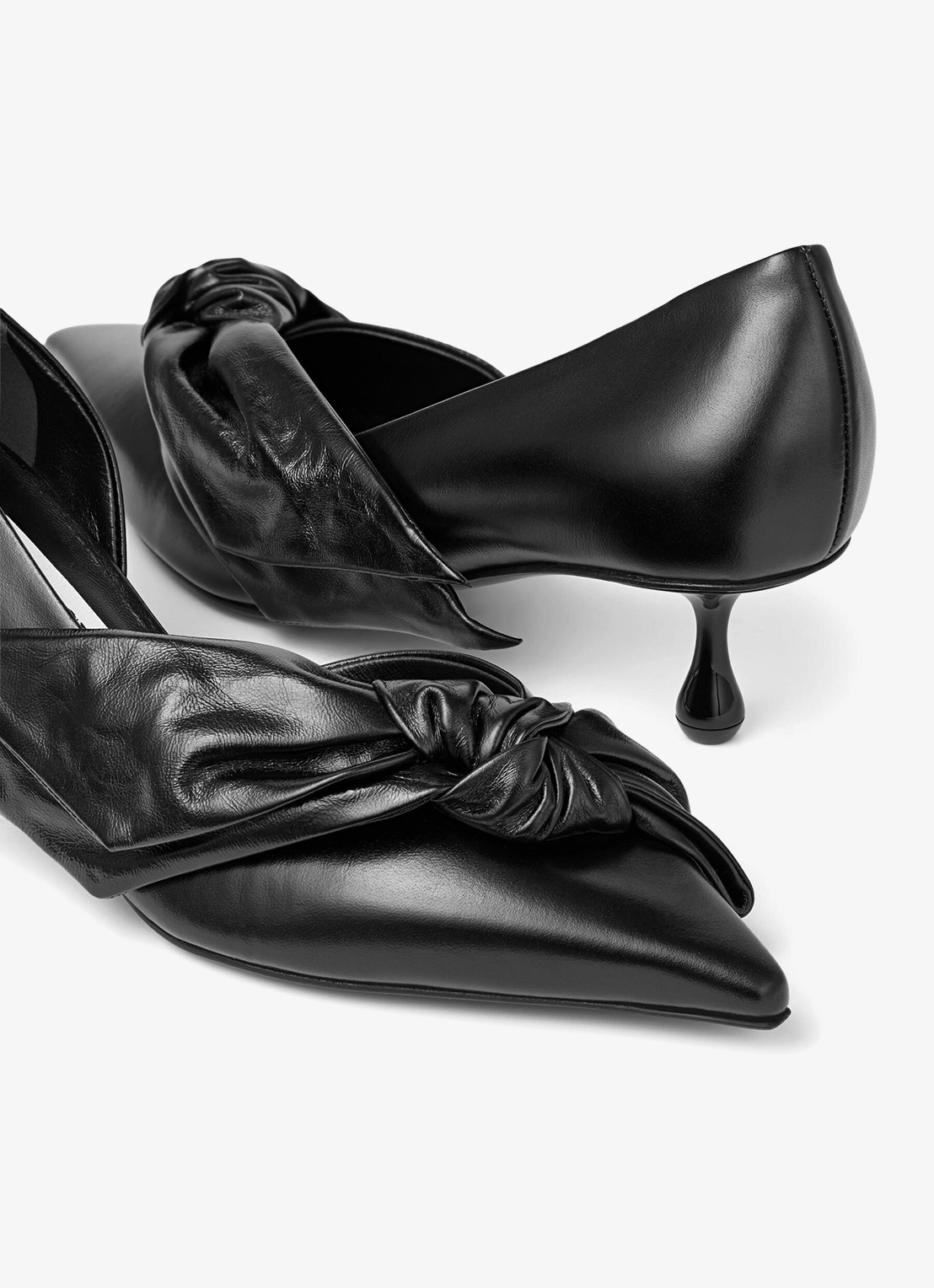 Jimmy Choo Issy 50 pump van kalfsleer - detail 4 zwart