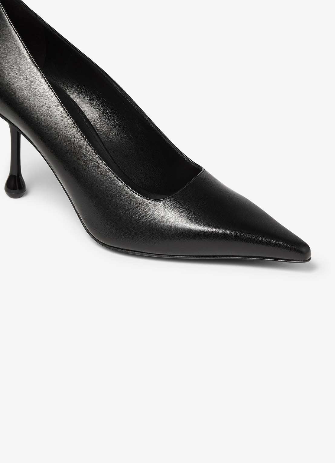 Jimmy Choo Ixia 80 pump van lamsleer - detail 4 zwart