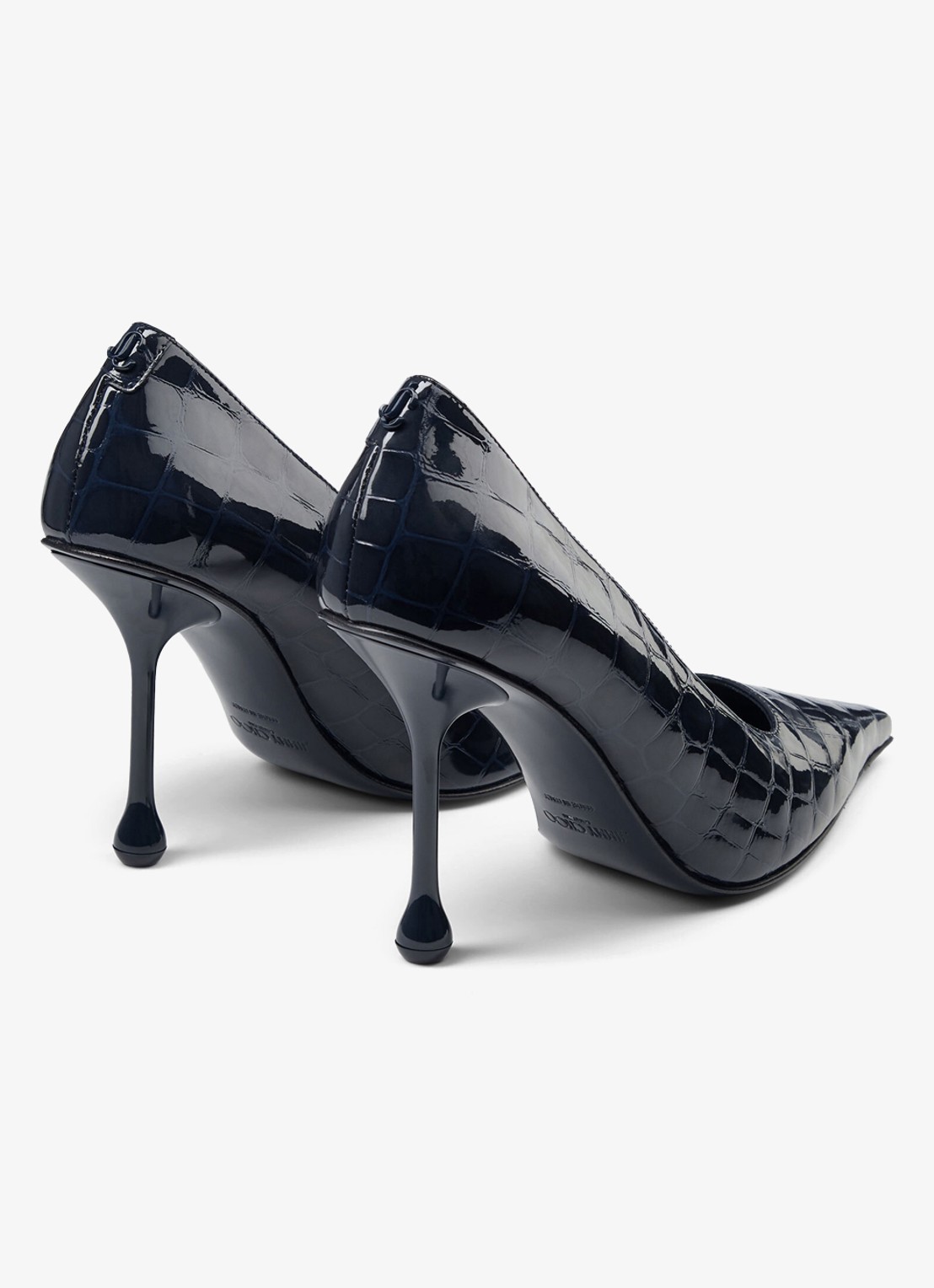 Jimmy Choo Ixia 95 pump van kalfsleer met crocostructuur - achterkant donkerblauw