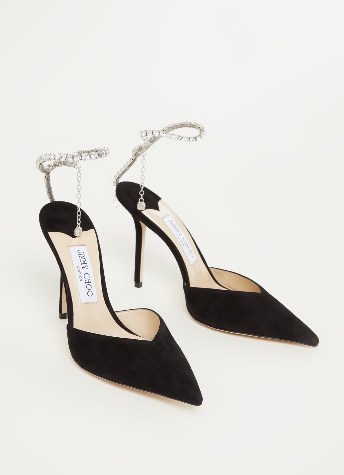 Jimmy Choo Saeda pump van suède met kristal - detail zwart