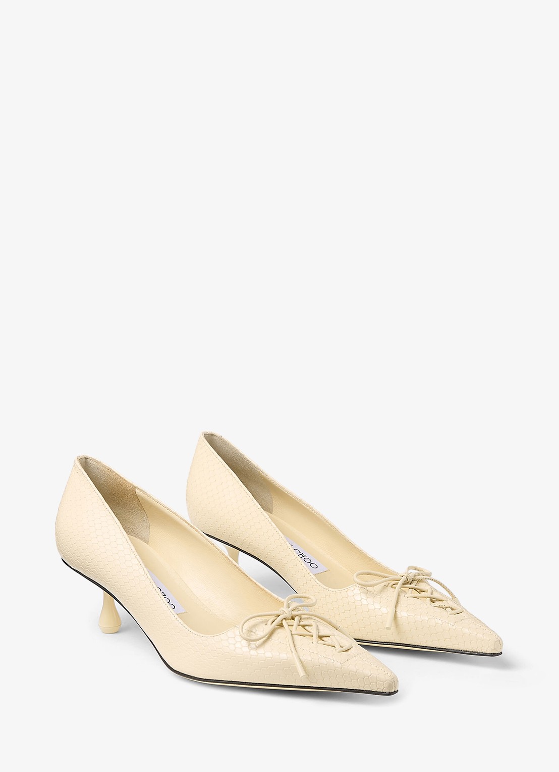 Jimmy Choo Scarlett 50 pump van kalfsleer - voorkant 2 creme