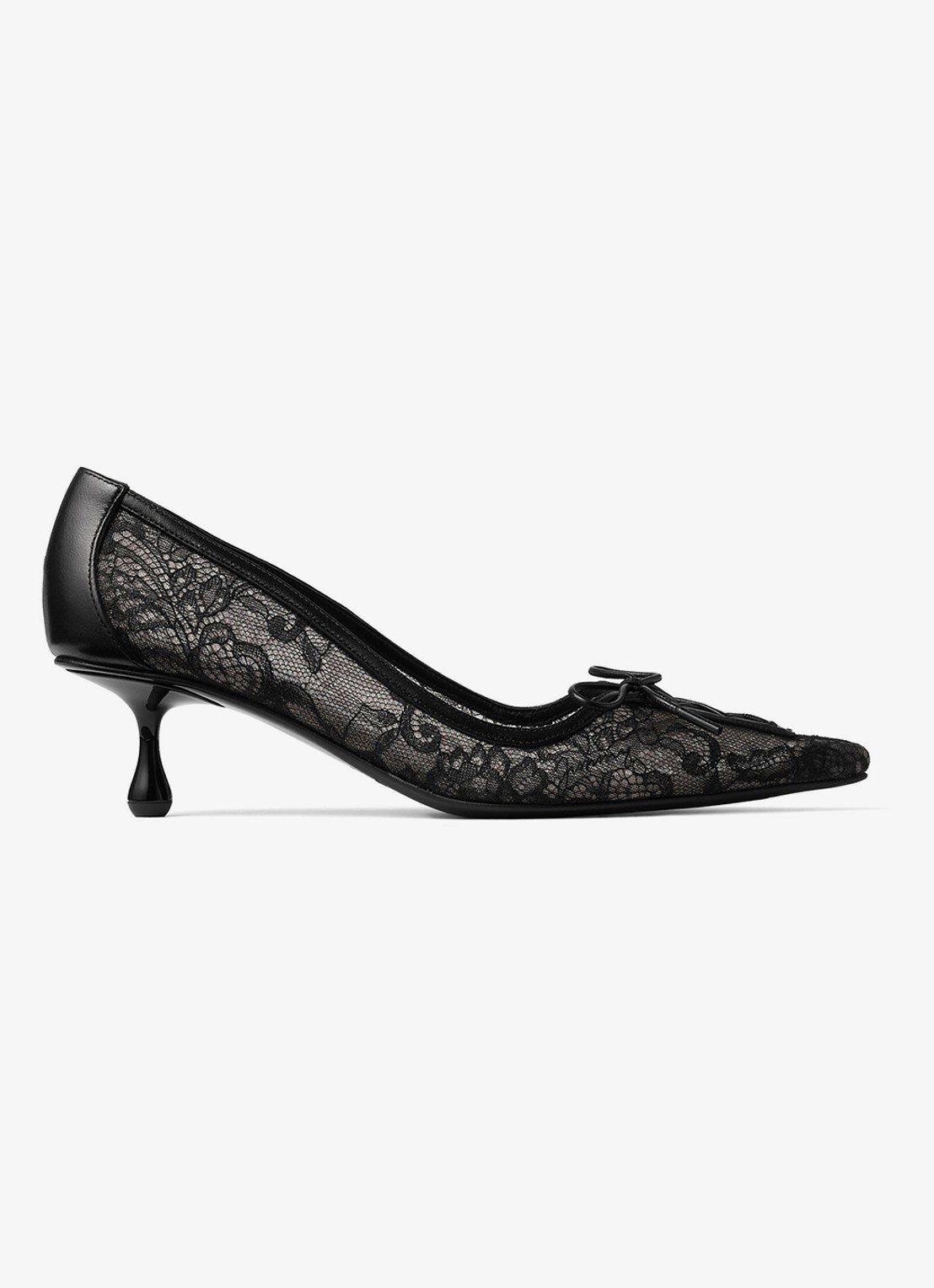 Jimmy Choo Scarlett 50 pump van kant met lamsleren details - voorkant zwart