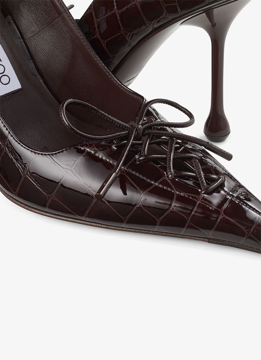 Jimmy Choo Scarlett 95 pump van kalfsleer met crocostructuur - detail 5 donkerbruin
