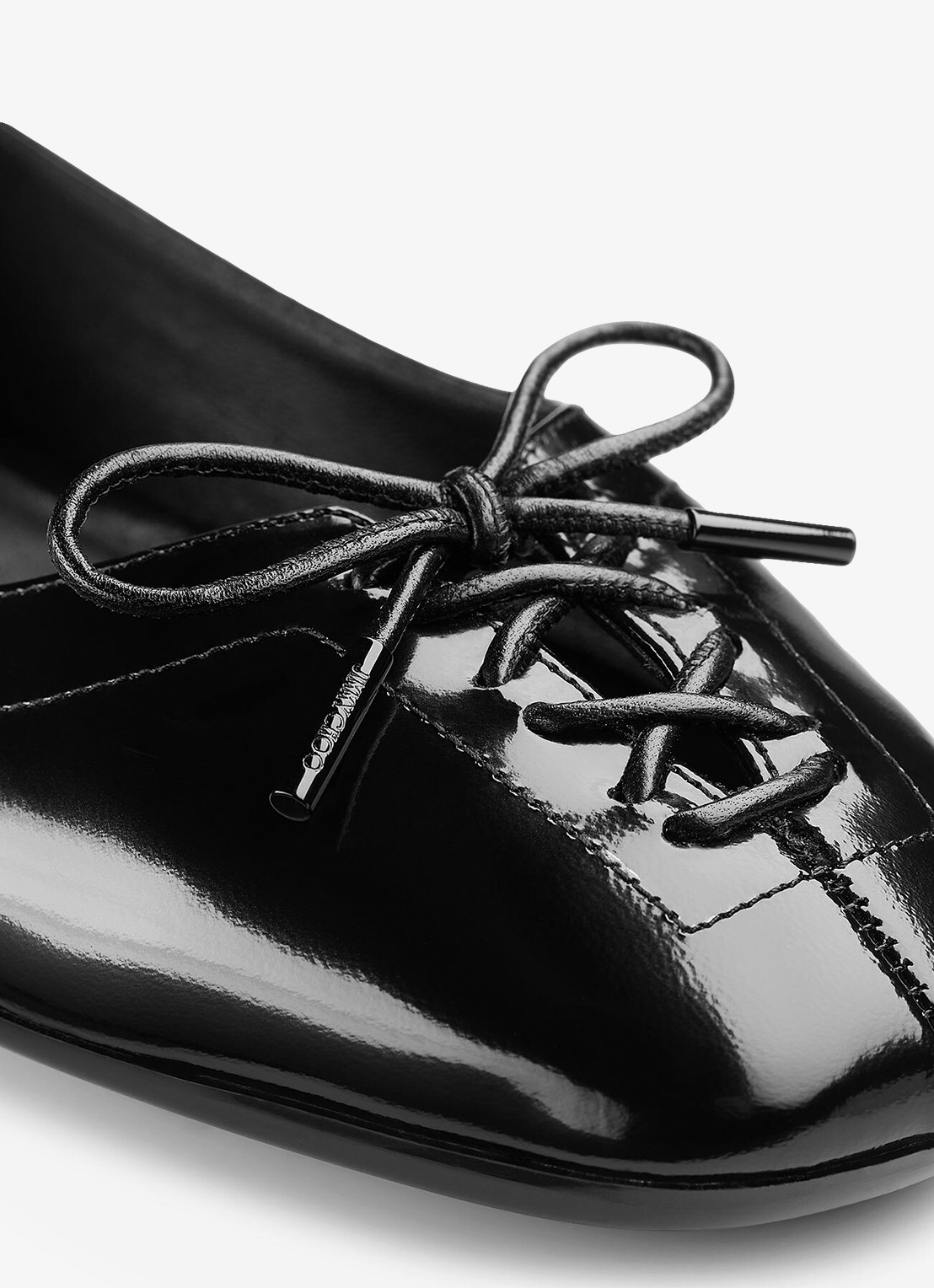 Jimmy Choo Scarlett ballerina van lamsleer met lakfinish - detail 5 zwart