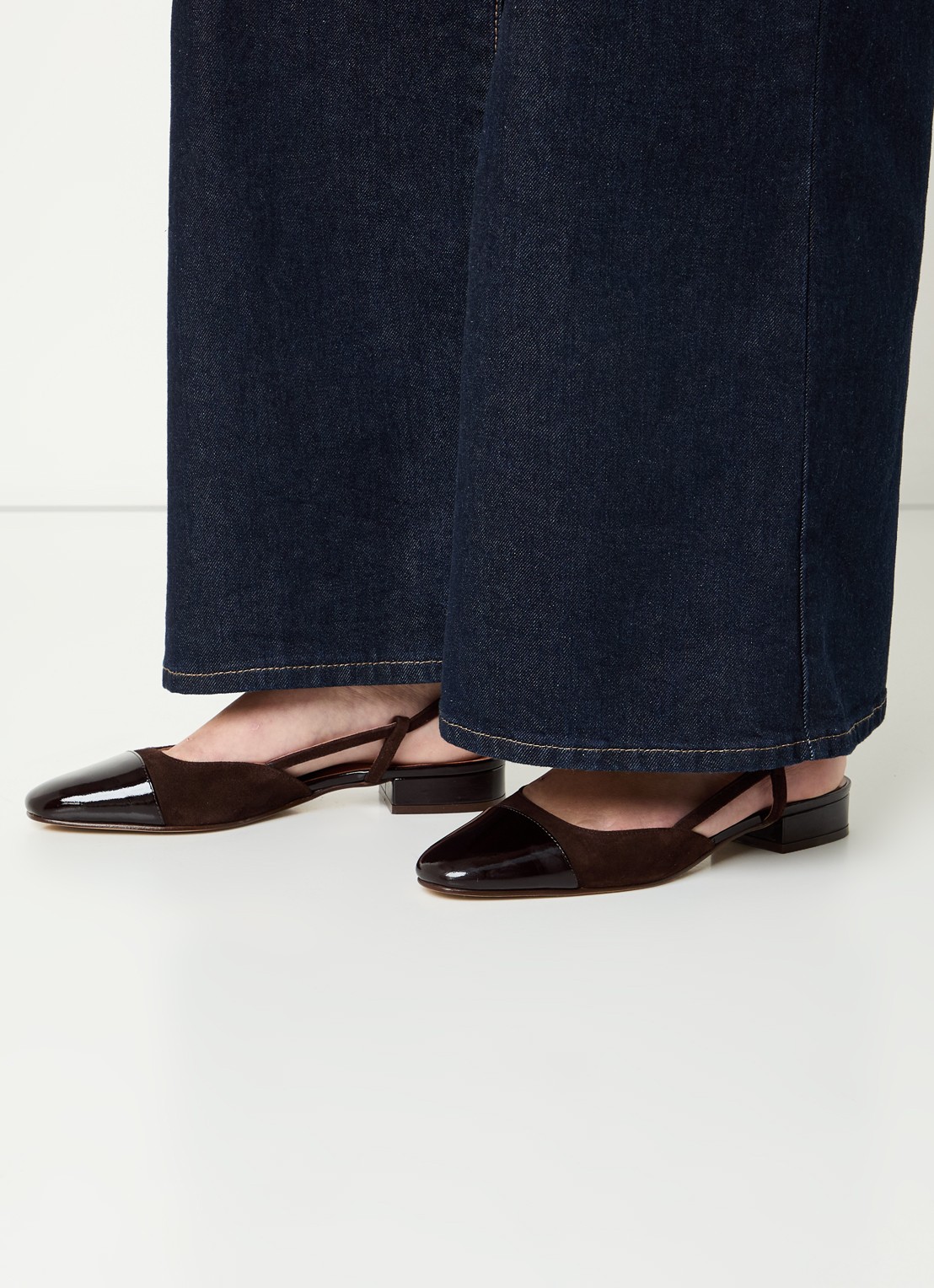 Jonak Dhapou slingback van kalfssuède met lakleren details - voorkant 5 donkerbruin