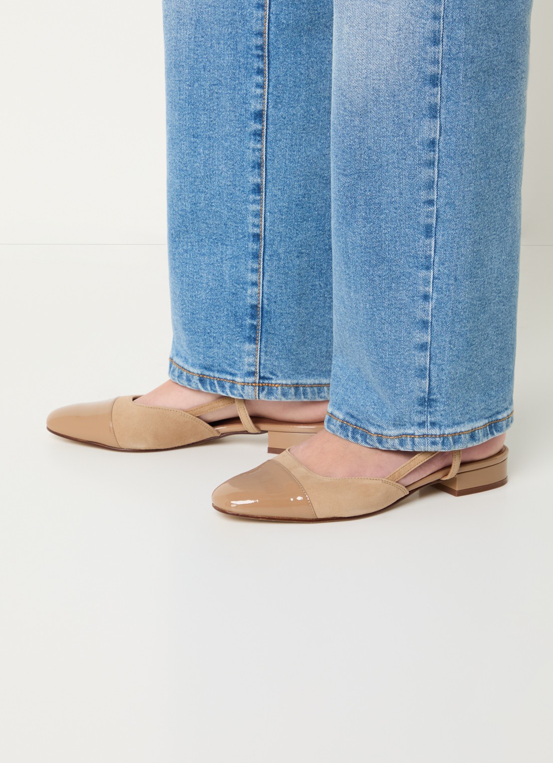 Jonak Dhapou slingback van kalfssuède met lakleren details - voorkant 5 beige