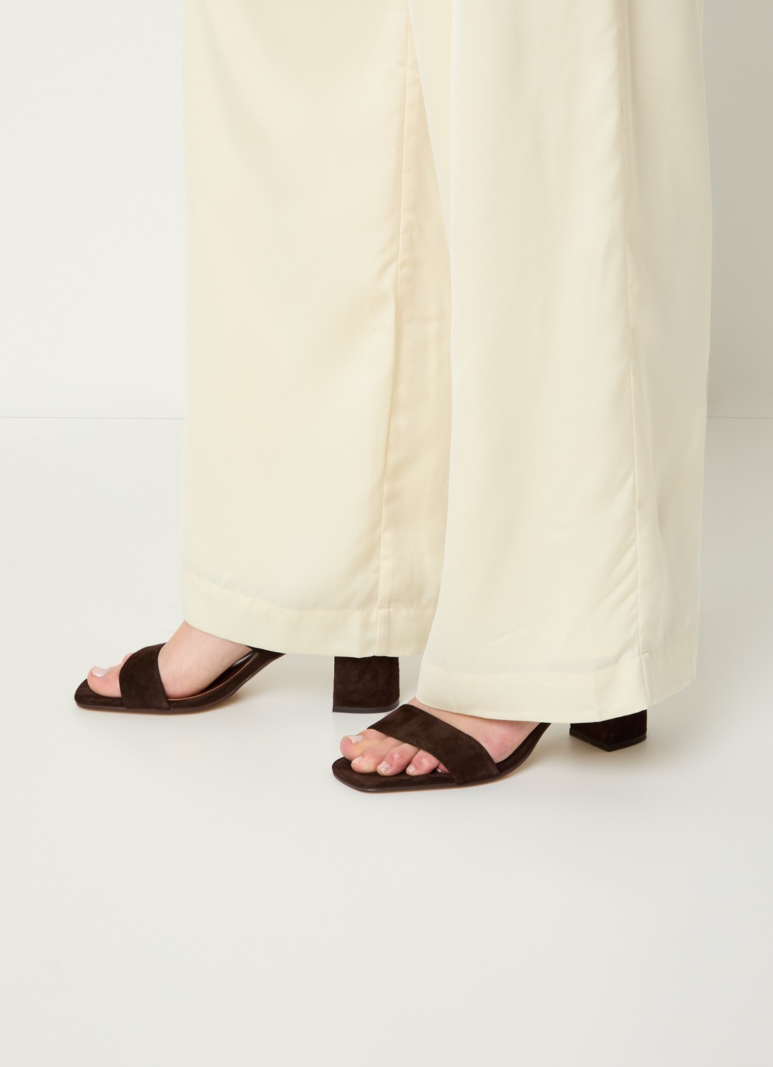 Jonak Vico sandalette van geitensuède  - voorkant 2 bruin