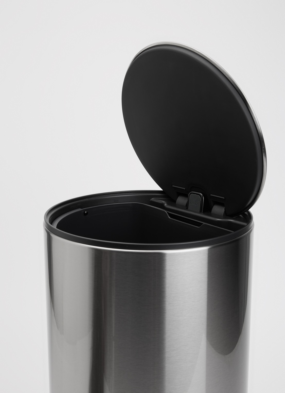 Joseph Joseph Arc pedaalemmmer 10 liter  - voorkant 2 zilver
