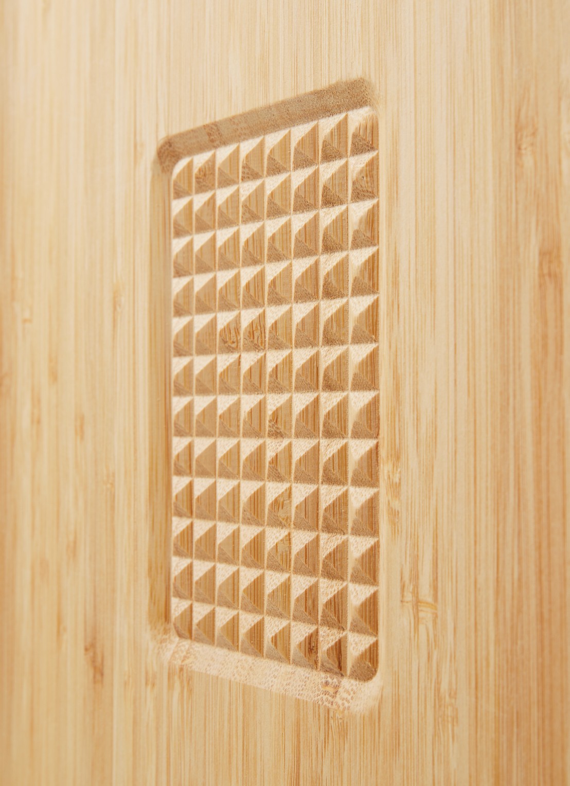 Joseph Joseph Cut & Carve snijplank van hout 40 x 30 cm - detail bruin