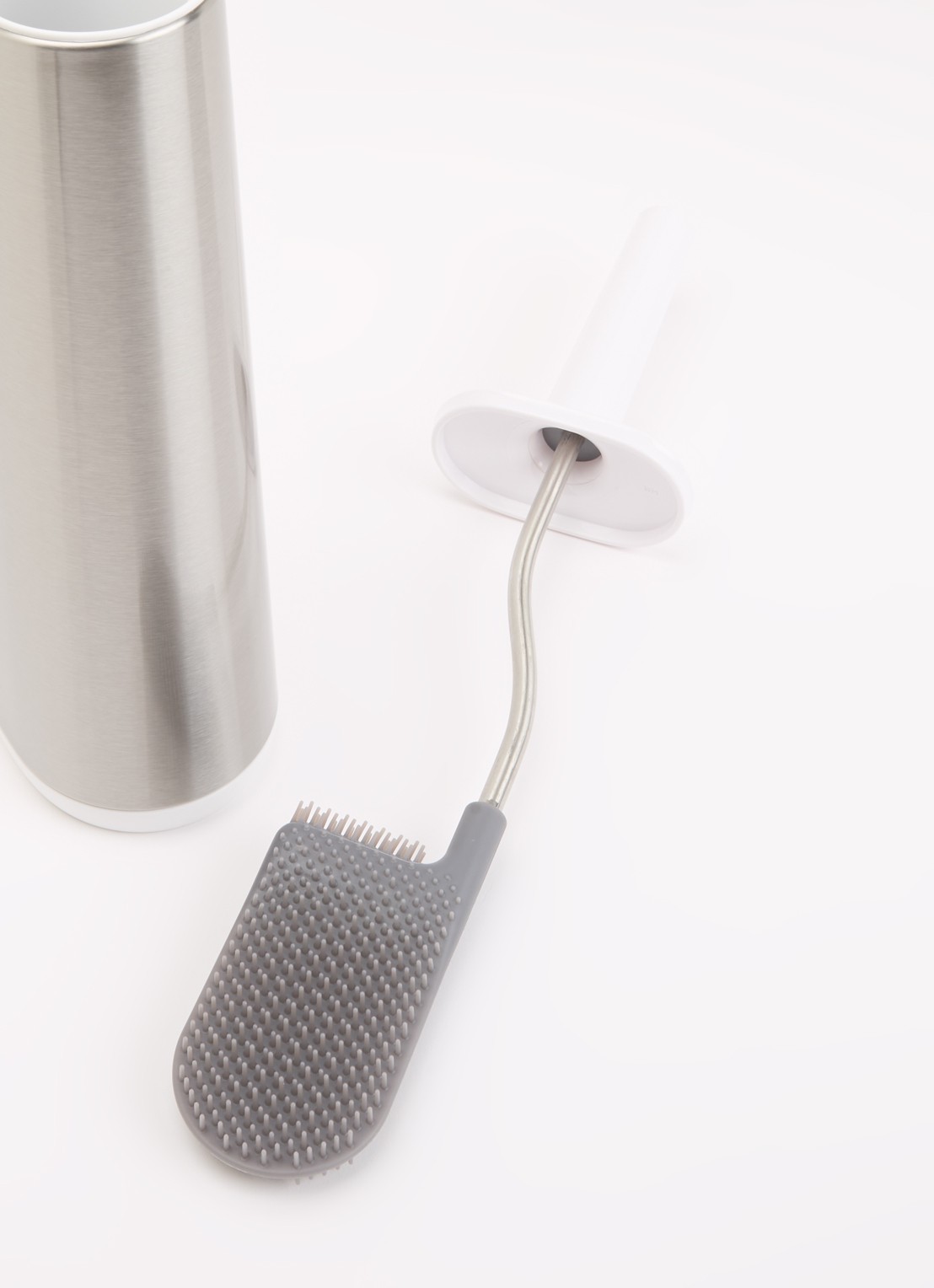 Joseph Joseph Flex toiletborstel met houder  - voorkant 2 zilver