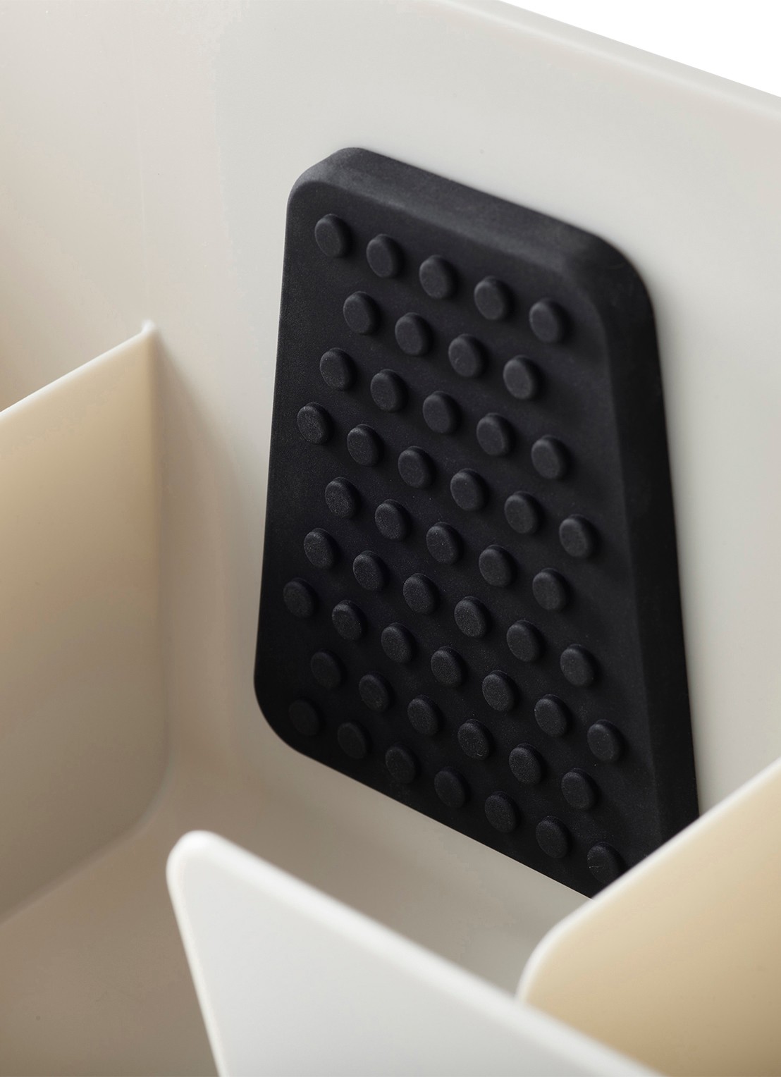 Joseph Joseph IronHub strijkijzerhouder - detail 5 beige