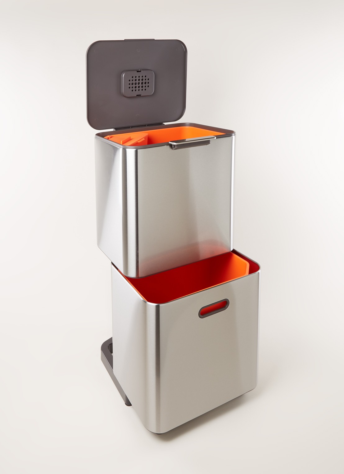 Joseph Joseph Totem Max prullenbak 60 liter - detail 3 zilver