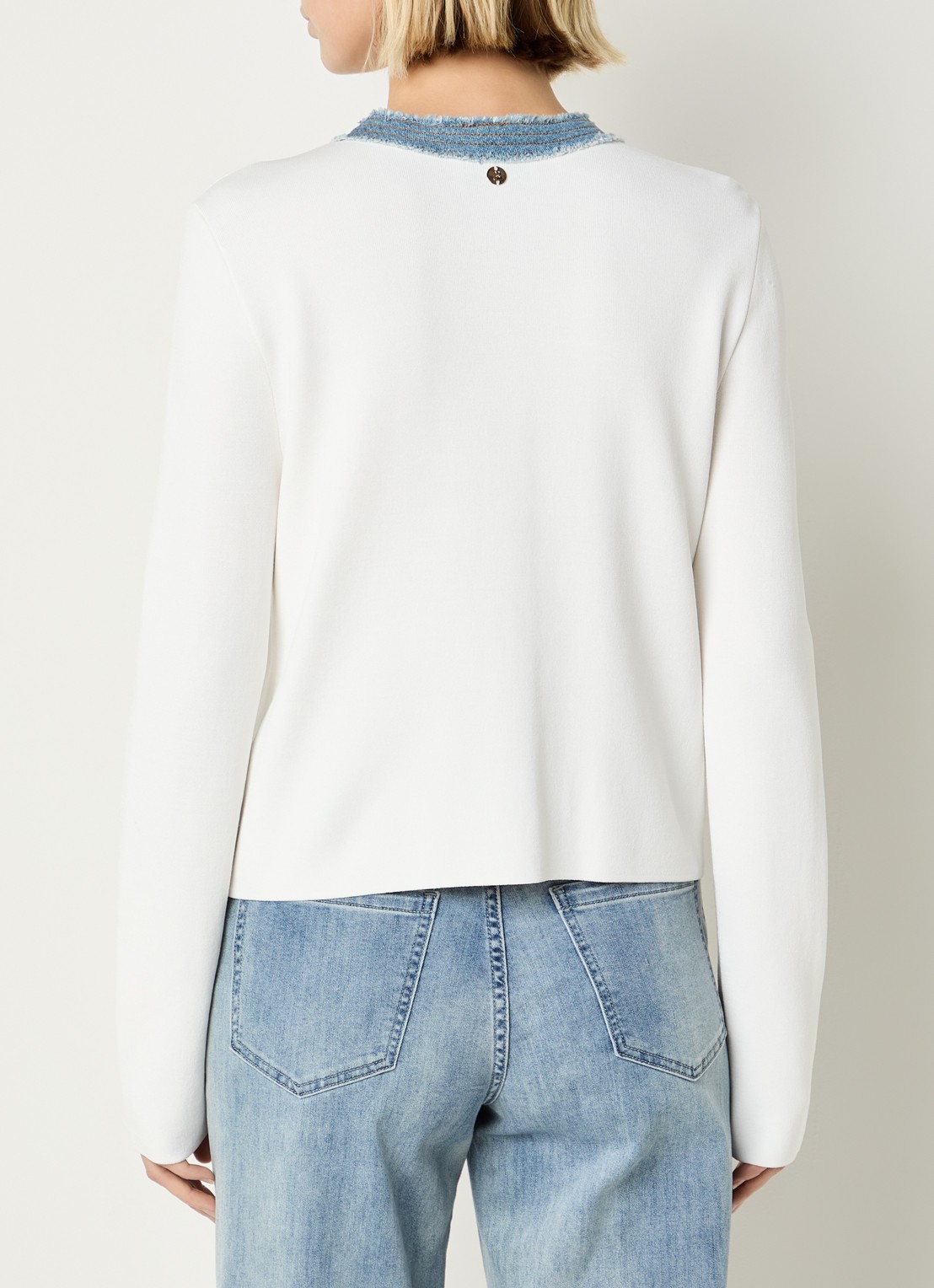 Joseph Ribkoff Fijngebreid vest met details van denim - achterkant 4 gebroken wit