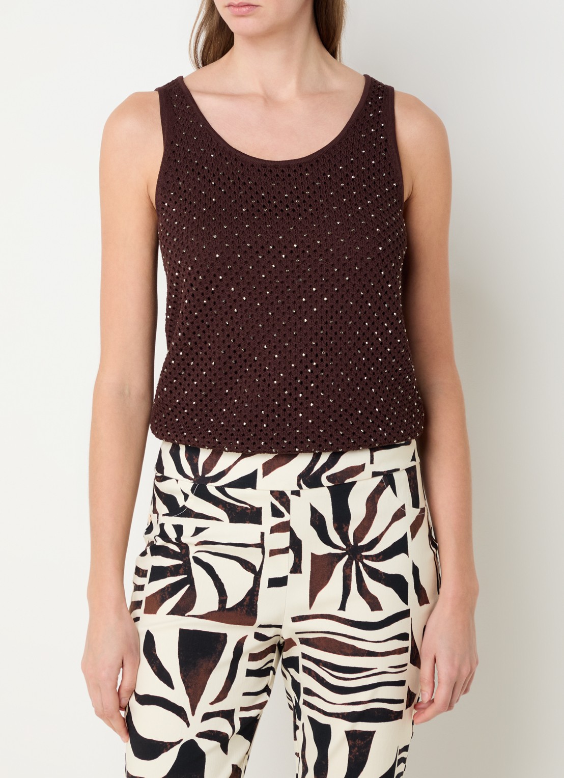 Joseph Ribkoff Fijngebreide tanktop met strass - detail kastanjebruin