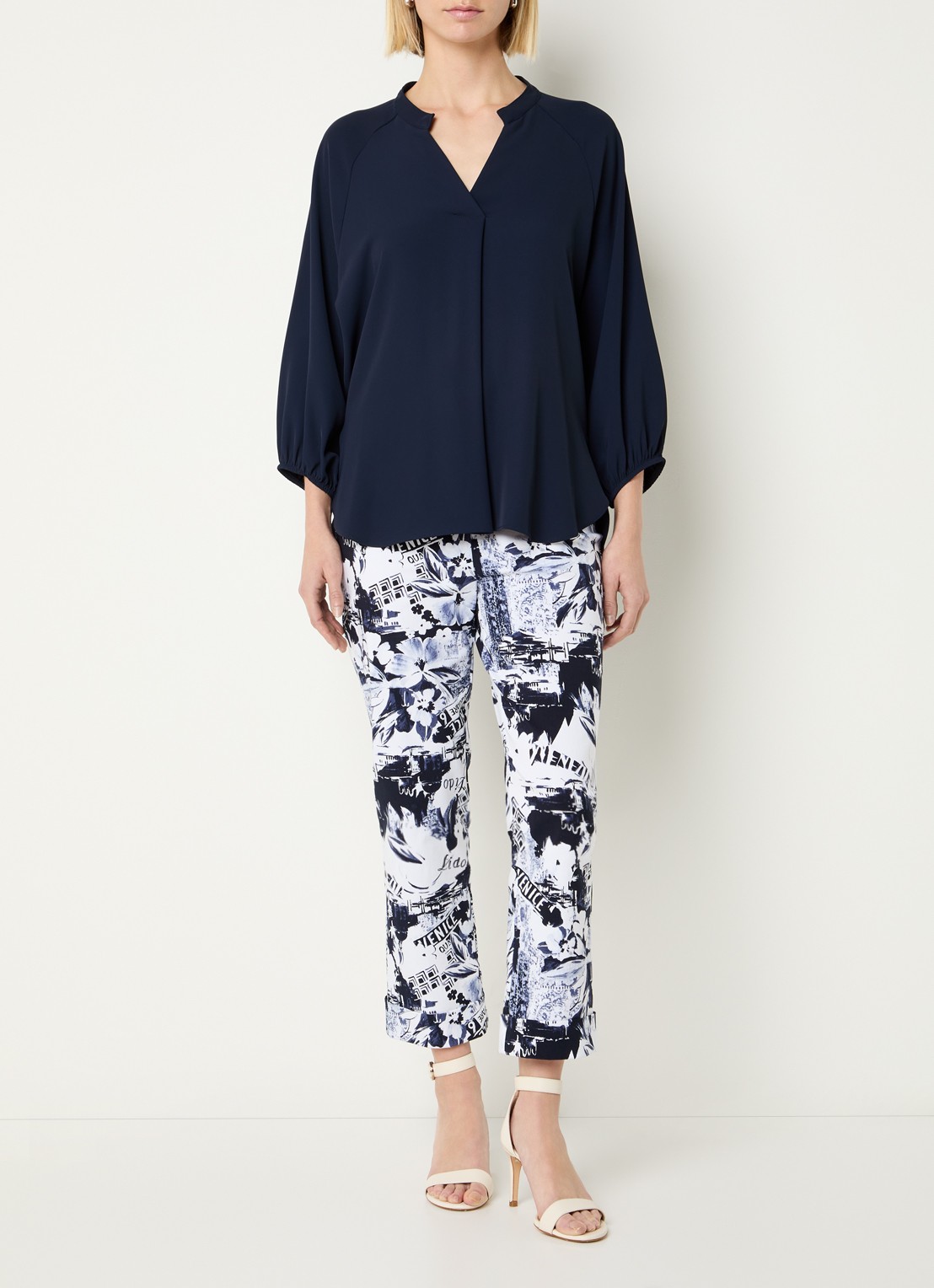 Joseph Ribkoff High waist tapered fit cropped broek met print - voorkant 2 donkerblauw