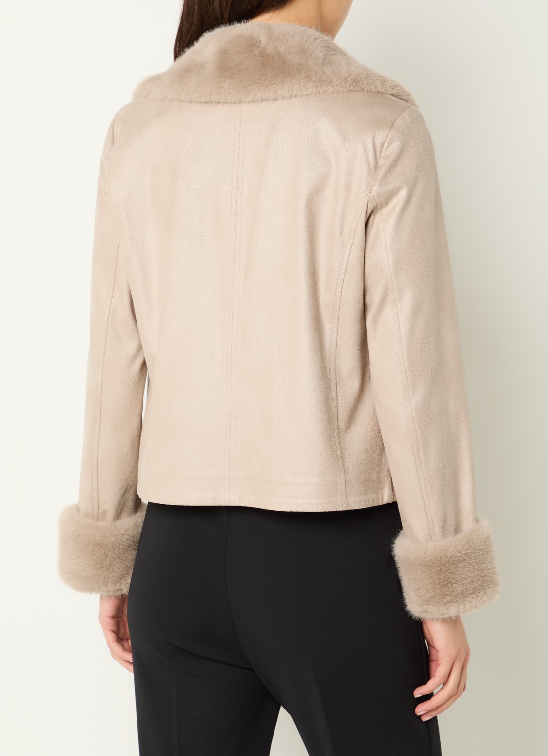 Joseph Ribkoff Jas van imitatiebont met steekzakken - achterkant 4 beige
