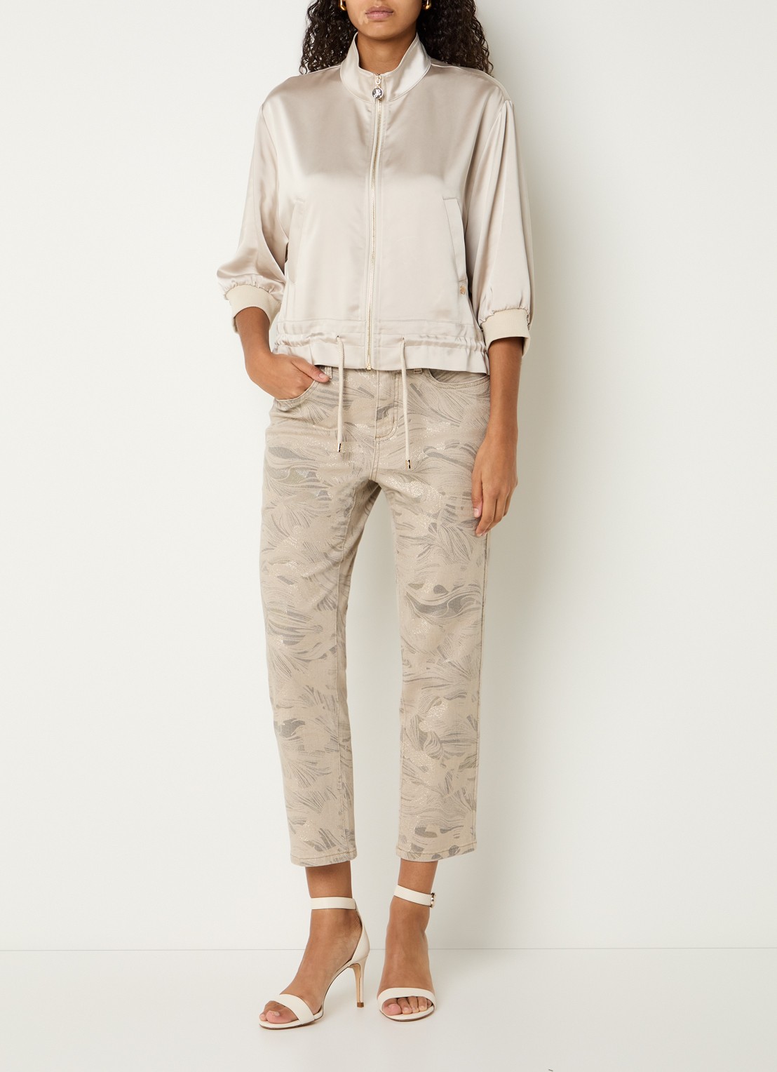 Joseph Ribkoff Mid waist cropped slim fit jeans met gekleurde wassing en print - voorkant 3 beige