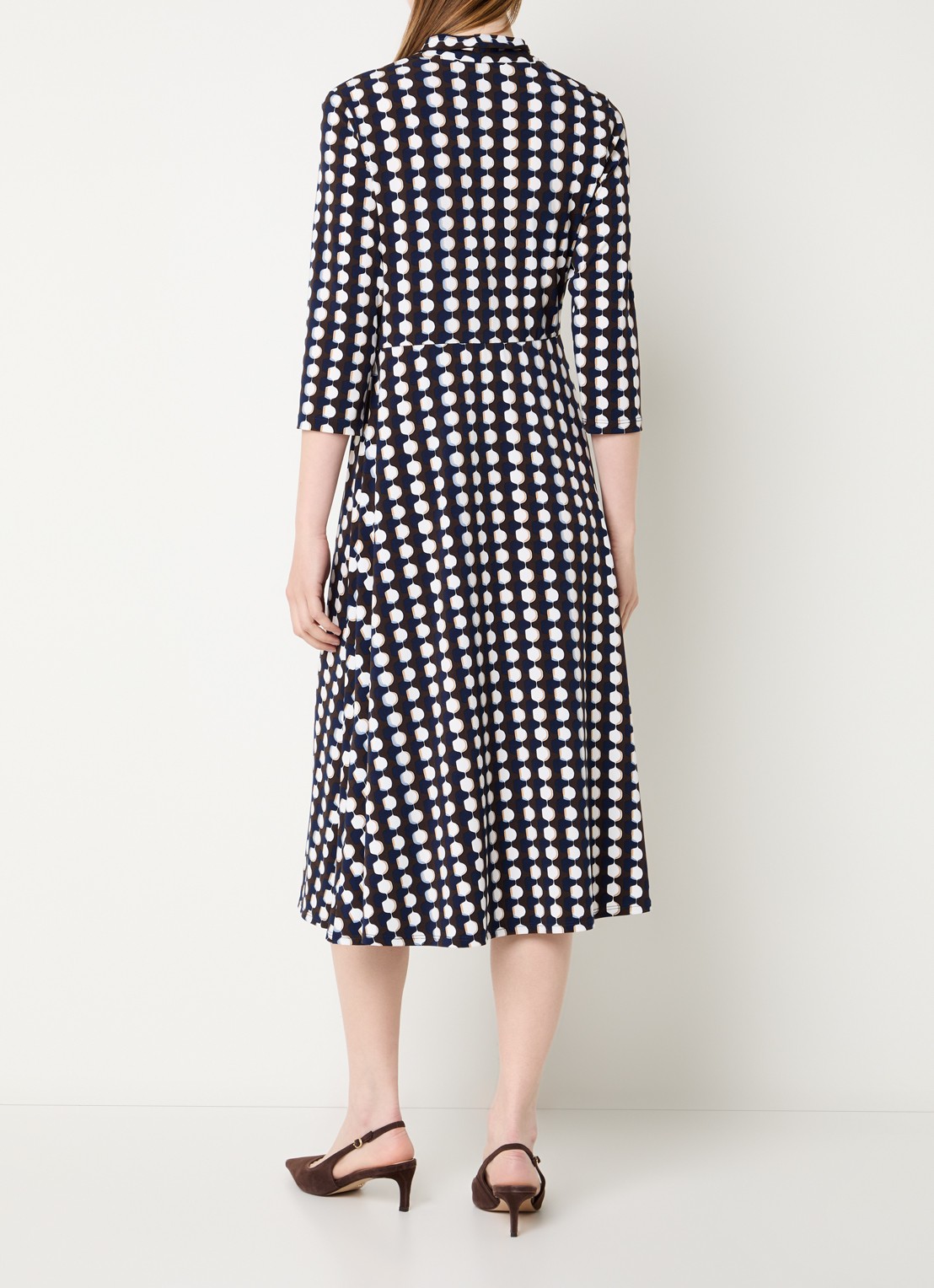 Joseph Ribkoff Midi jurk met print en kettingdetail - achterkant hazelnootbruin
