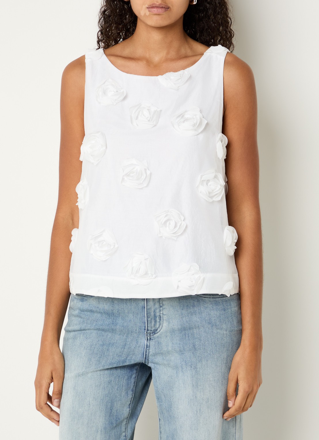 Joseph Ribkoff Mouwloze top met applicatie - detail 4 gebroken wit